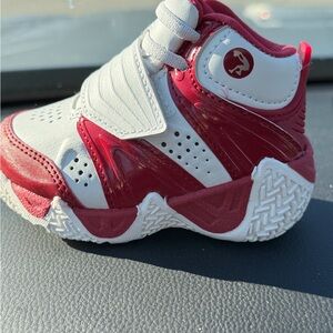 Shaq Devastator Kids' Basketball Shoes Size 5 White/Red Mid-Top NEW